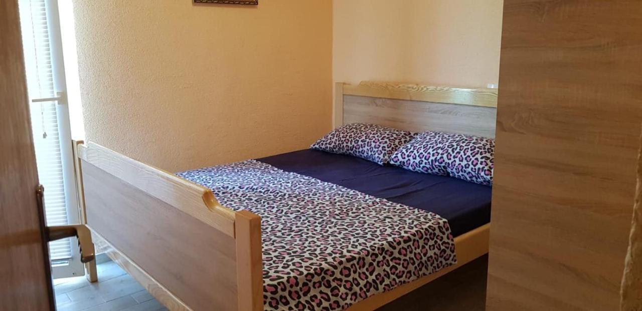 Srecko Apartman Rogoznica  Esterno foto